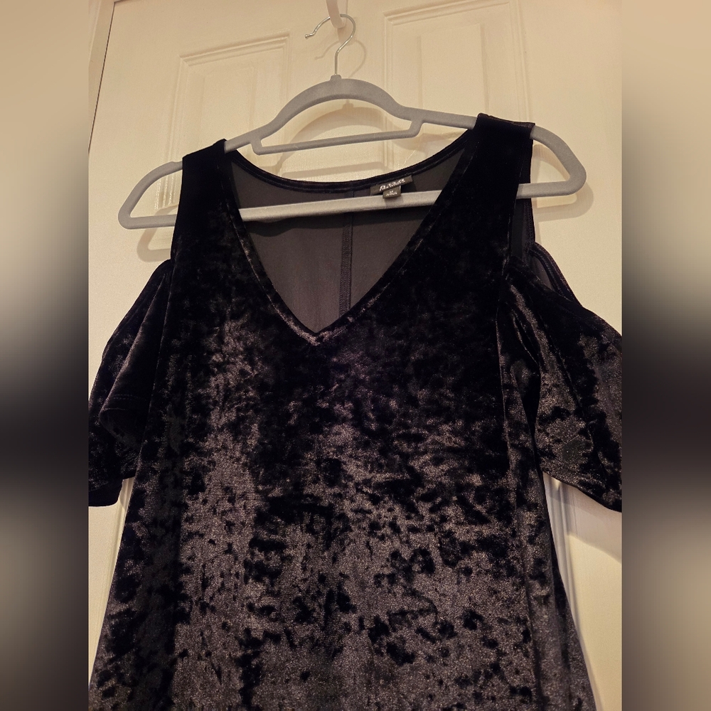 A.N.A. Brand Ladies Velvet Short Sleeve, V Neck, Cold  Shoulder Top, Size Med.